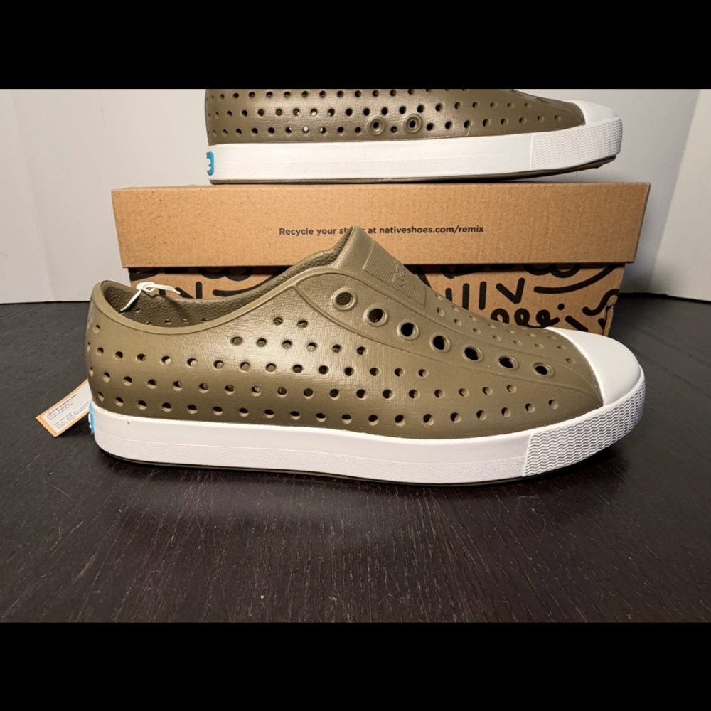 Native Jefferson Slip On Shoes Utility Green/Shell White Mens 6/Womans 8